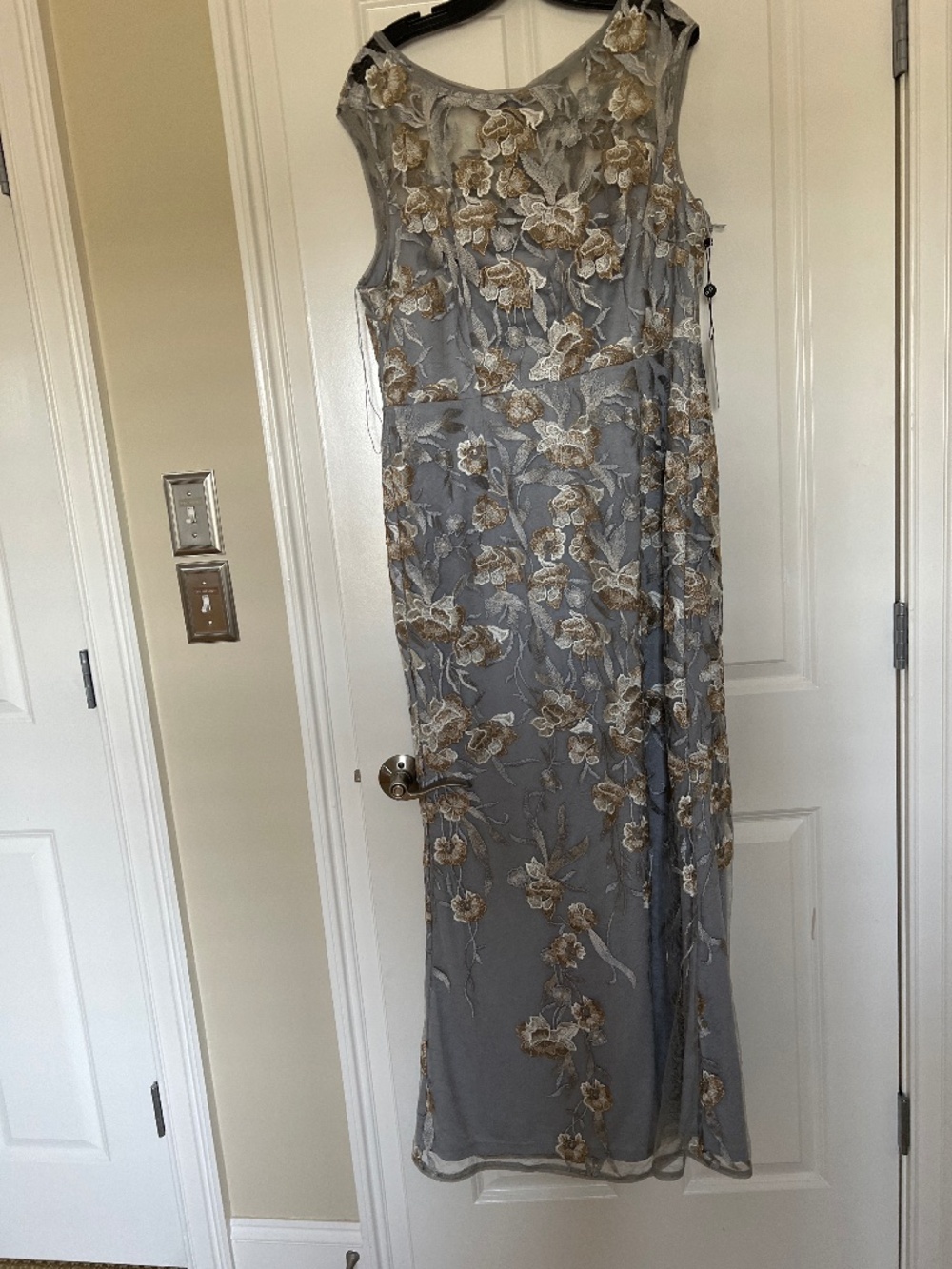 Adrianna Papell special occasion dress size 18 length 56”